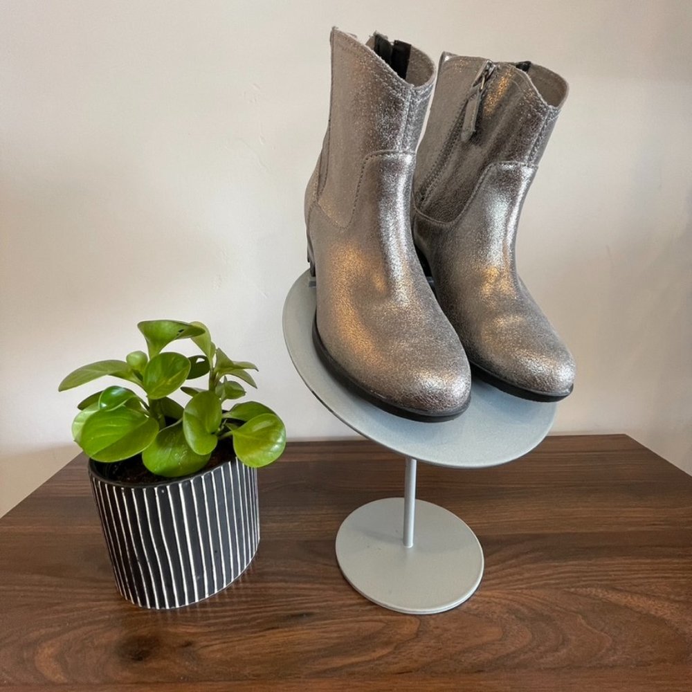 Sorel Lolla Bootie/Waterproof/ Metallic Ankle Boot Women's- Like New Condition